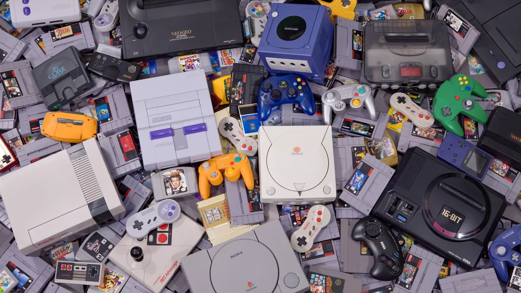 Image montrant un tas de consoles